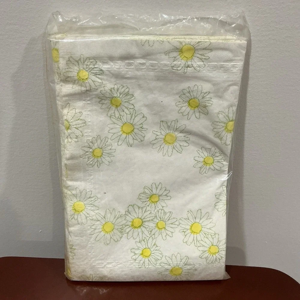 Vintage Field Daisy Paper Table Cover White Flower Floral 54